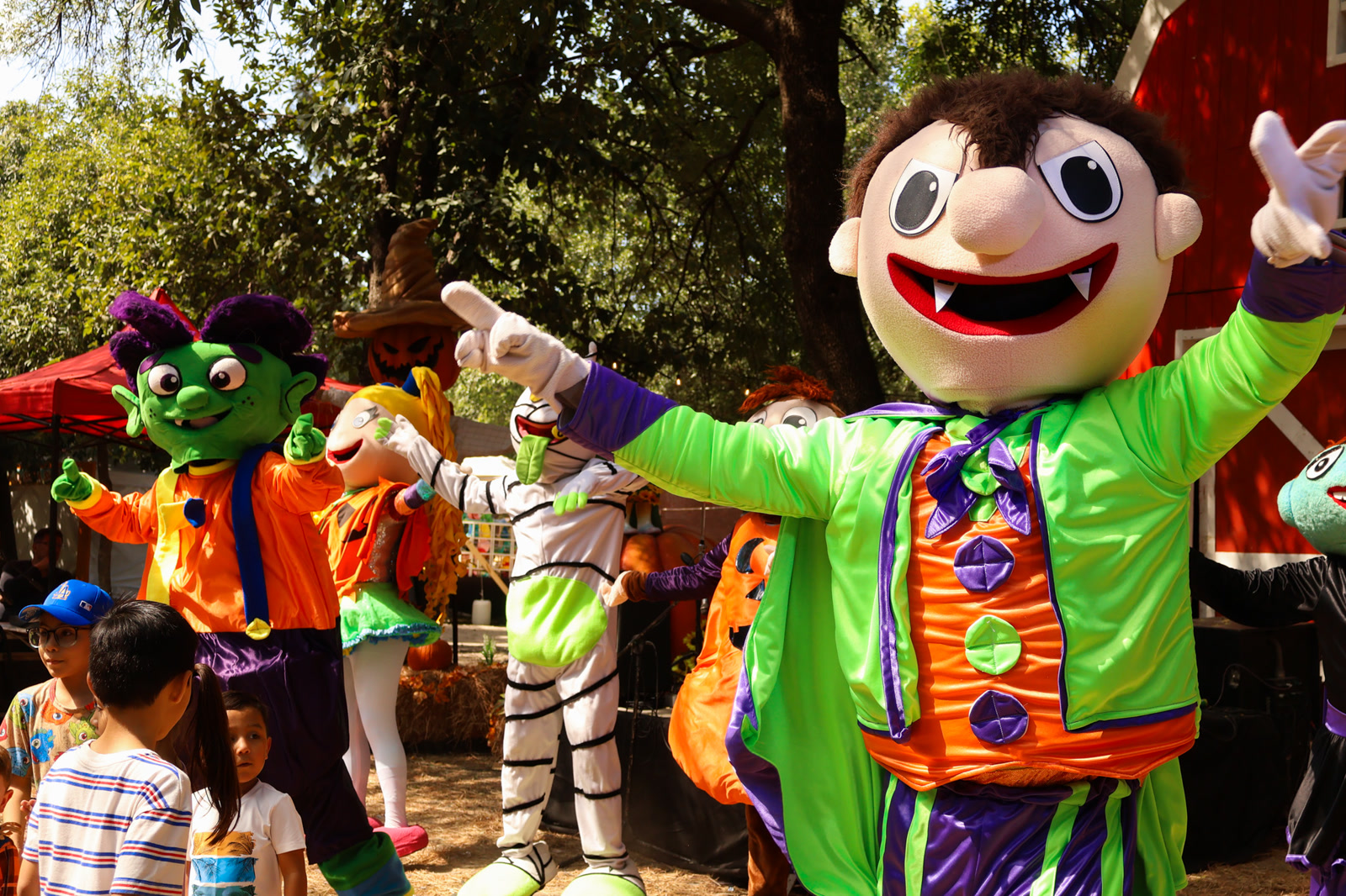 Interacción con Personajes en el Parque de las Calabazas